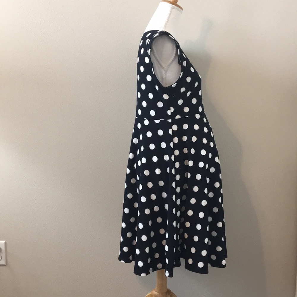 Polka Dot V-Neck Maternity Dress - Picture 8 of 8